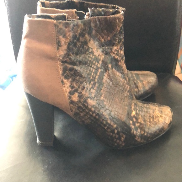 Nygard boots . Shake print. Taupe. Size 7 - Picture 1 of 10
